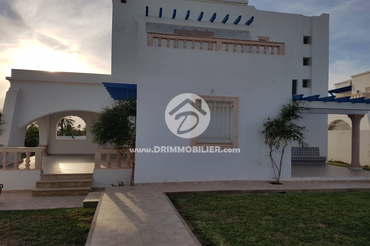 L176 -                            Vente
                           Villa avec piscine Djerba