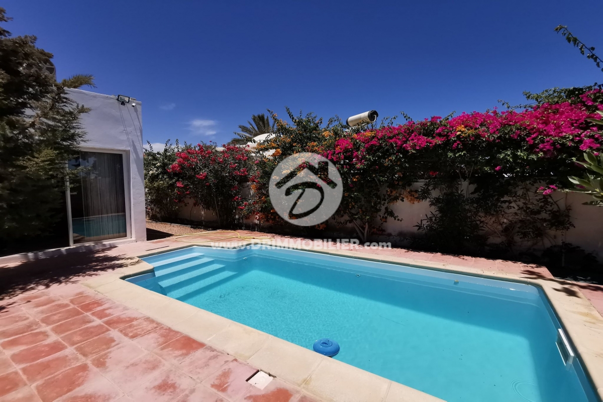 L332 -                            بيع
                           Villa avec piscine Djerba