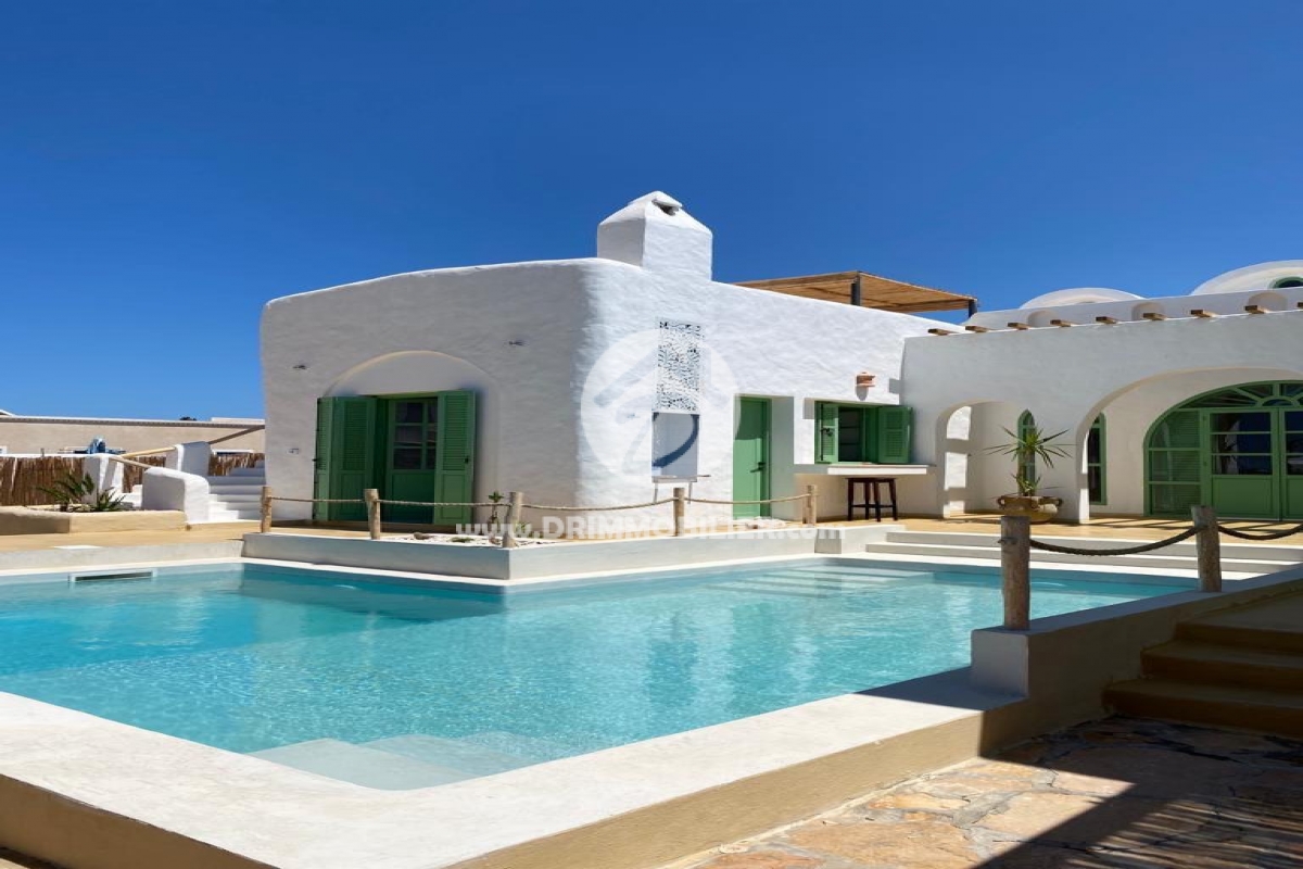L383 -                            بيع
                           Villa avec piscine Djerba
