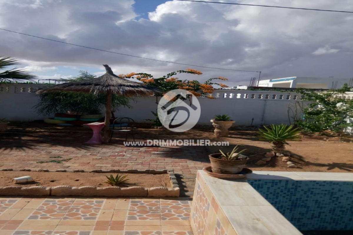 V450 -   Villa avec piscine Djerba