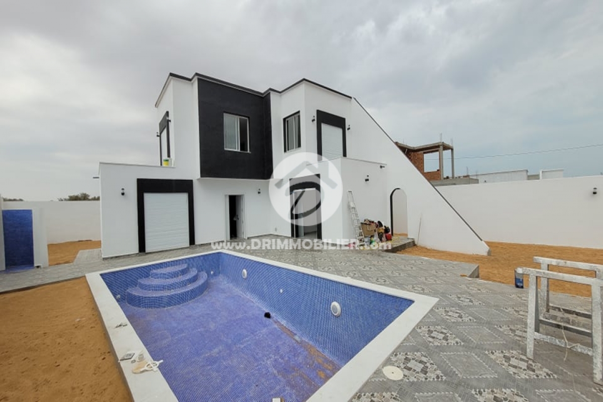 V496 -                            Vente
                           Villa avec piscine Djerba