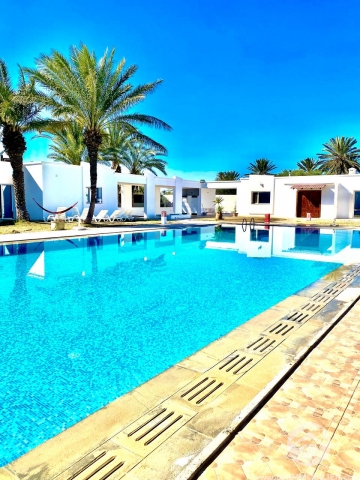 L160 -                            بيع
                           Villa avec piscine Djerba