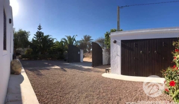 L248 -                            بيع
                           Villa avec piscine Djerba