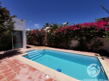 L332 -                            بيع
                           Villa avec piscine Djerba