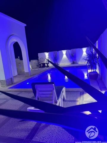L382 -                            بيع
                           Villa avec piscine Djerba