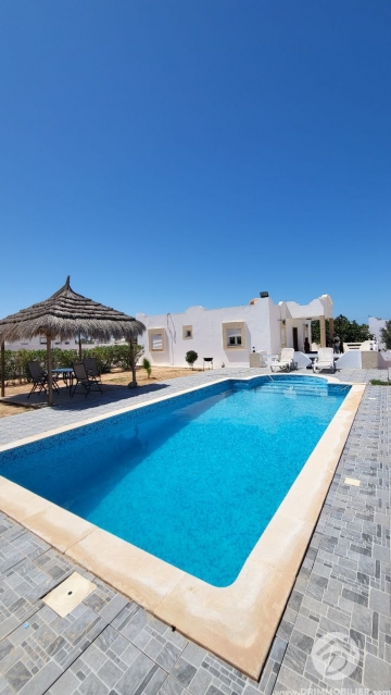 L385 -                            بيع
                           Villa avec piscine Djerba