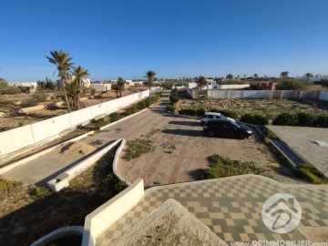 V598 -                            بيع
                           Villa avec piscine Djerba