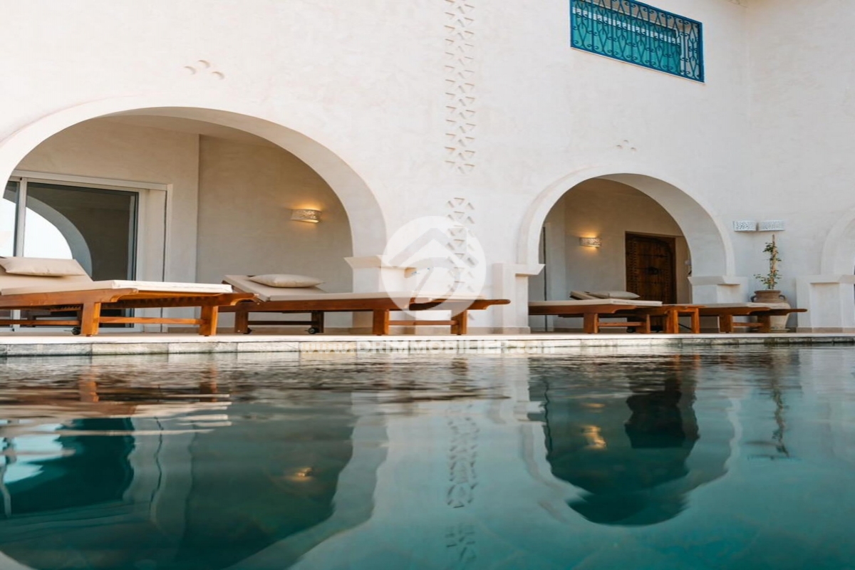 L160 -                            بيع
                           Villa avec piscine Djerba
