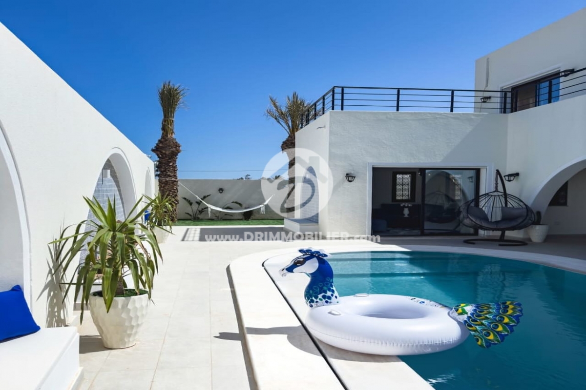 L174 -                            بيع
                           Villa avec piscine Djerba