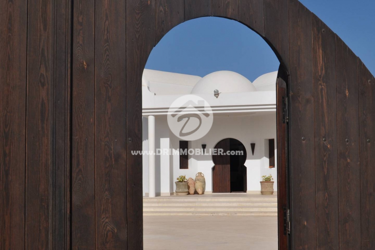 L273 -                            بيع
                           VIP Villa Djerba