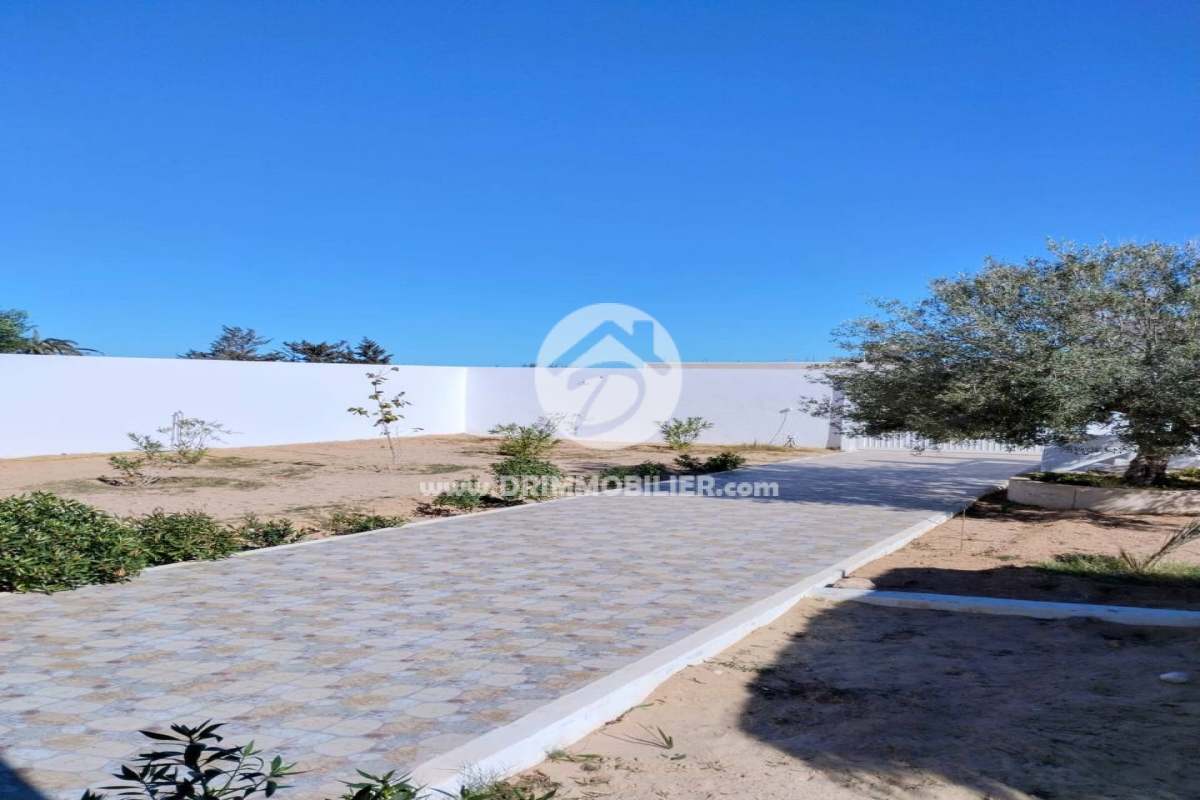 L365 -                            Vente
                           Villa avec piscine Djerba