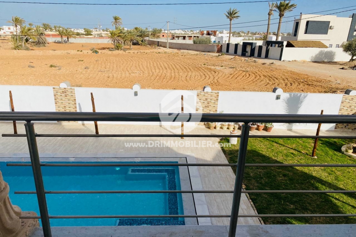 L373 -                            بيع
                           Villa avec piscine Djerba