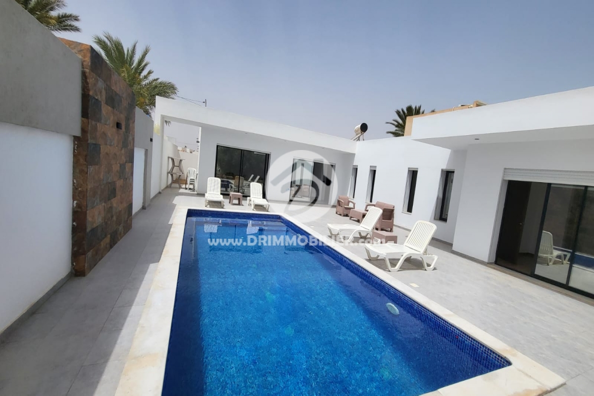 L417 -                            بيع
                           Villa avec piscine Djerba