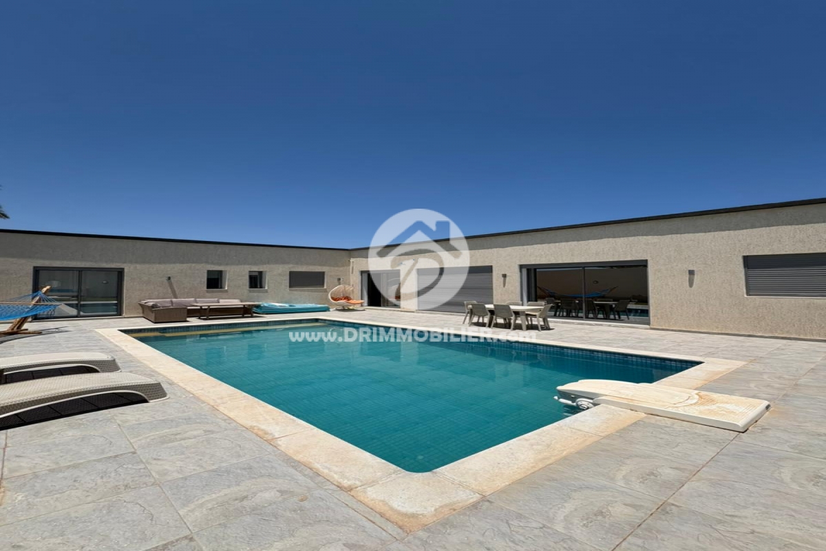 L439 -                            بيع
                           Villa avec piscine Djerba