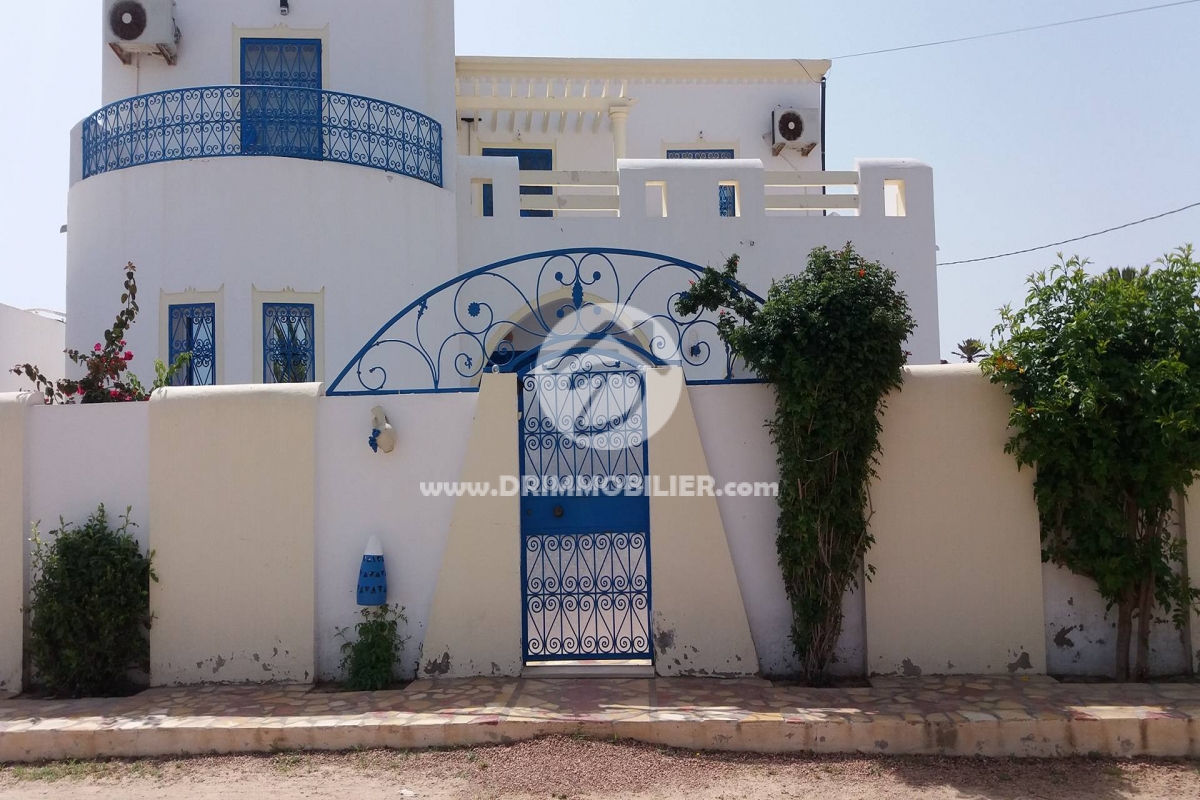 V313 -                            Vente
                           Villa avec piscine Djerba