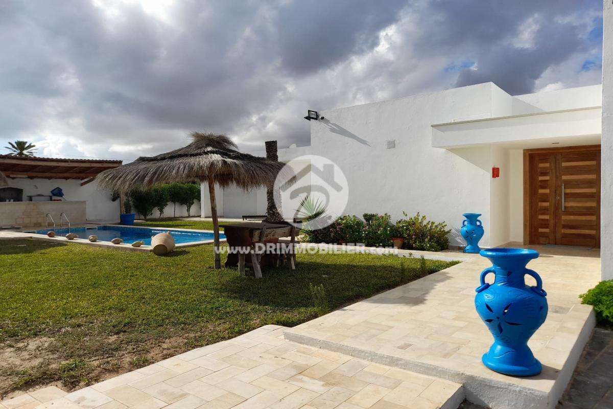 V442 -                            بيع
                           Villa avec piscine Djerba