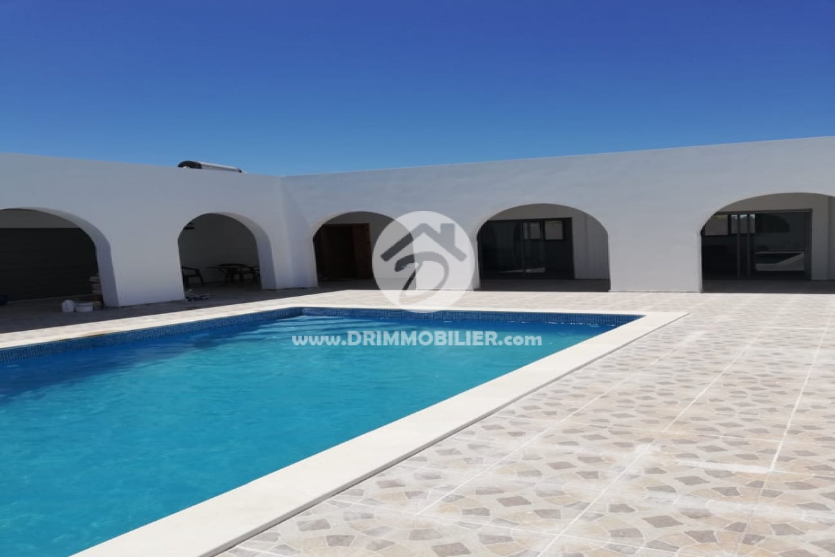 V486 -                            Vente
                           Villa avec piscine Djerba