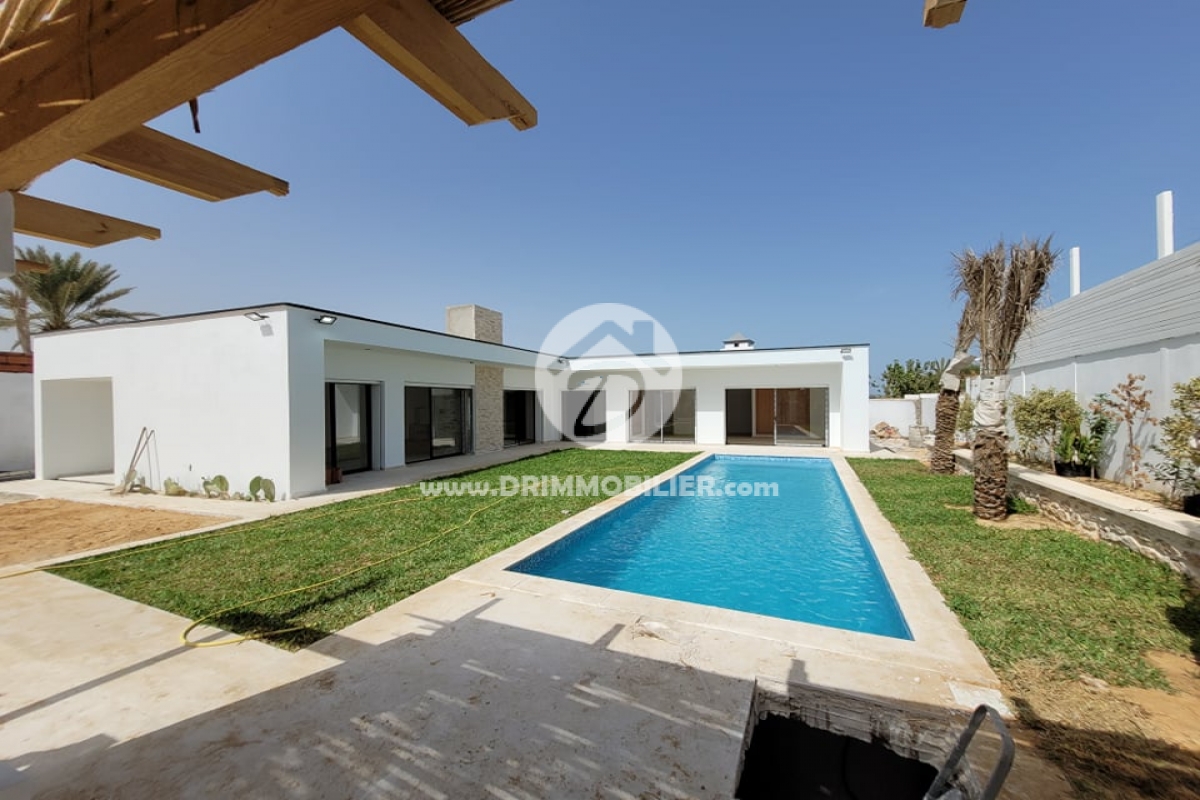 V493 -                            Vente
                           Villa avec piscine Djerba