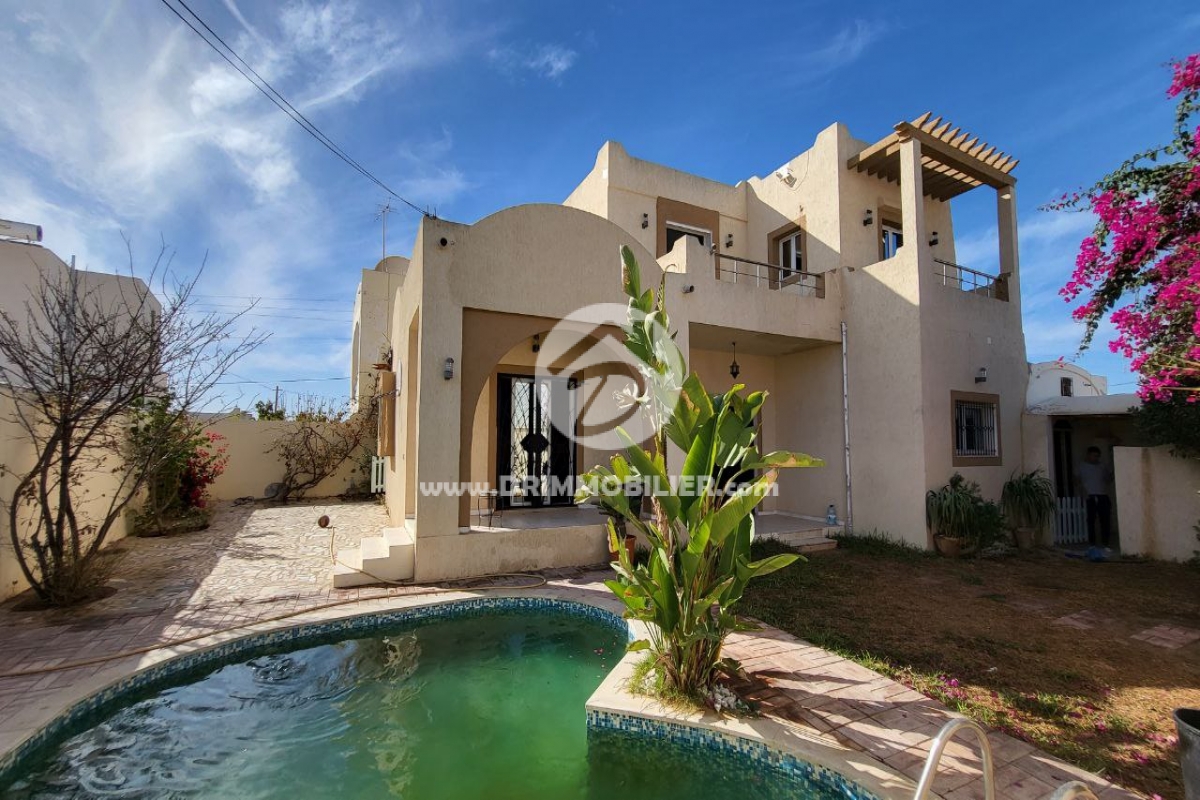 V572 -                            بيع
                           Villa avec piscine Djerba