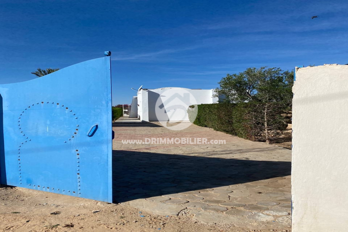 V588 -                            Vente
                           Villa avec piscine Djerba