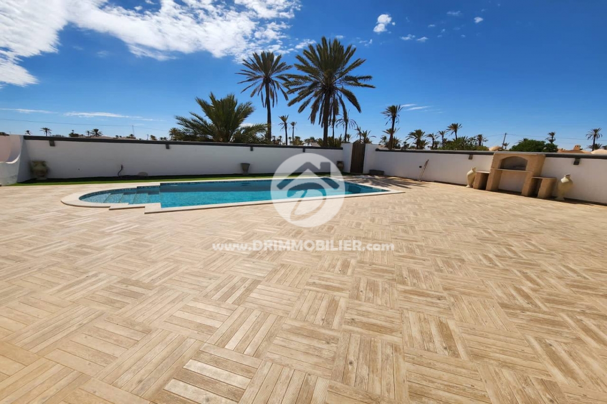 V595 -                            Vente
                           Villa avec piscine Djerba