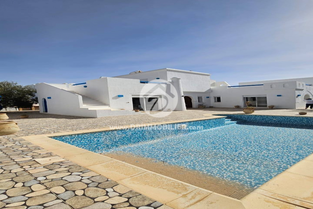 V606 -                            Sale
                           Villa avec piscine Djerba