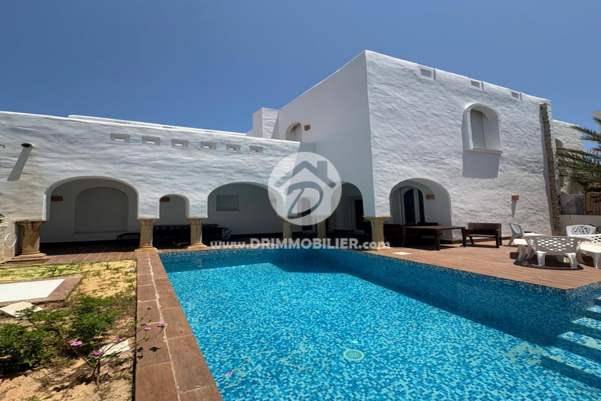 V697 -                            بيع
                           Villa avec piscine Djerba