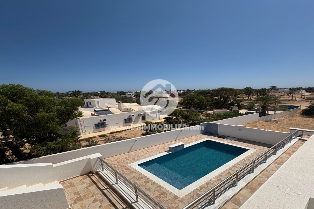V698 -                            بيع
                           Villa avec piscine Djerba