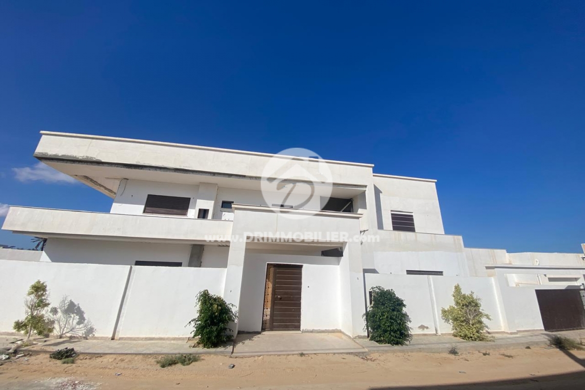 V721 -                            Vente
                           Villa avec piscine Djerba