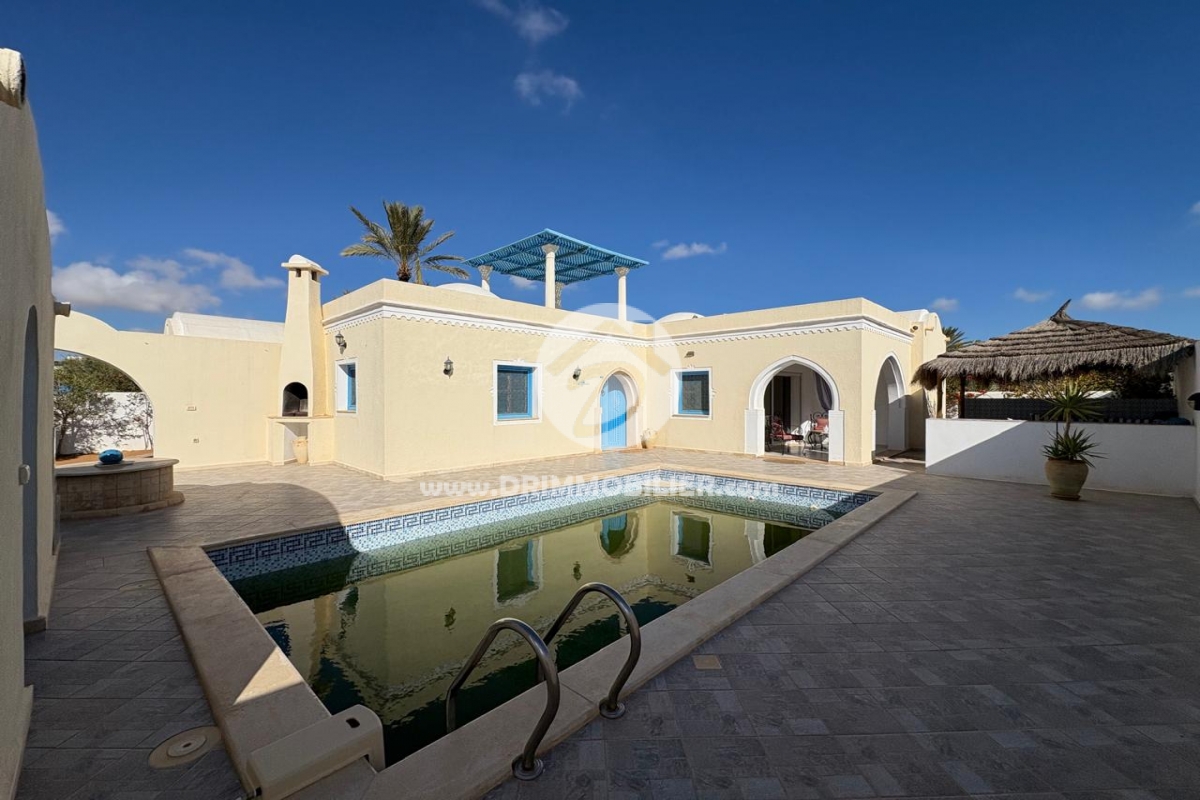V736 -                            Vente
                           Villa avec piscine Djerba