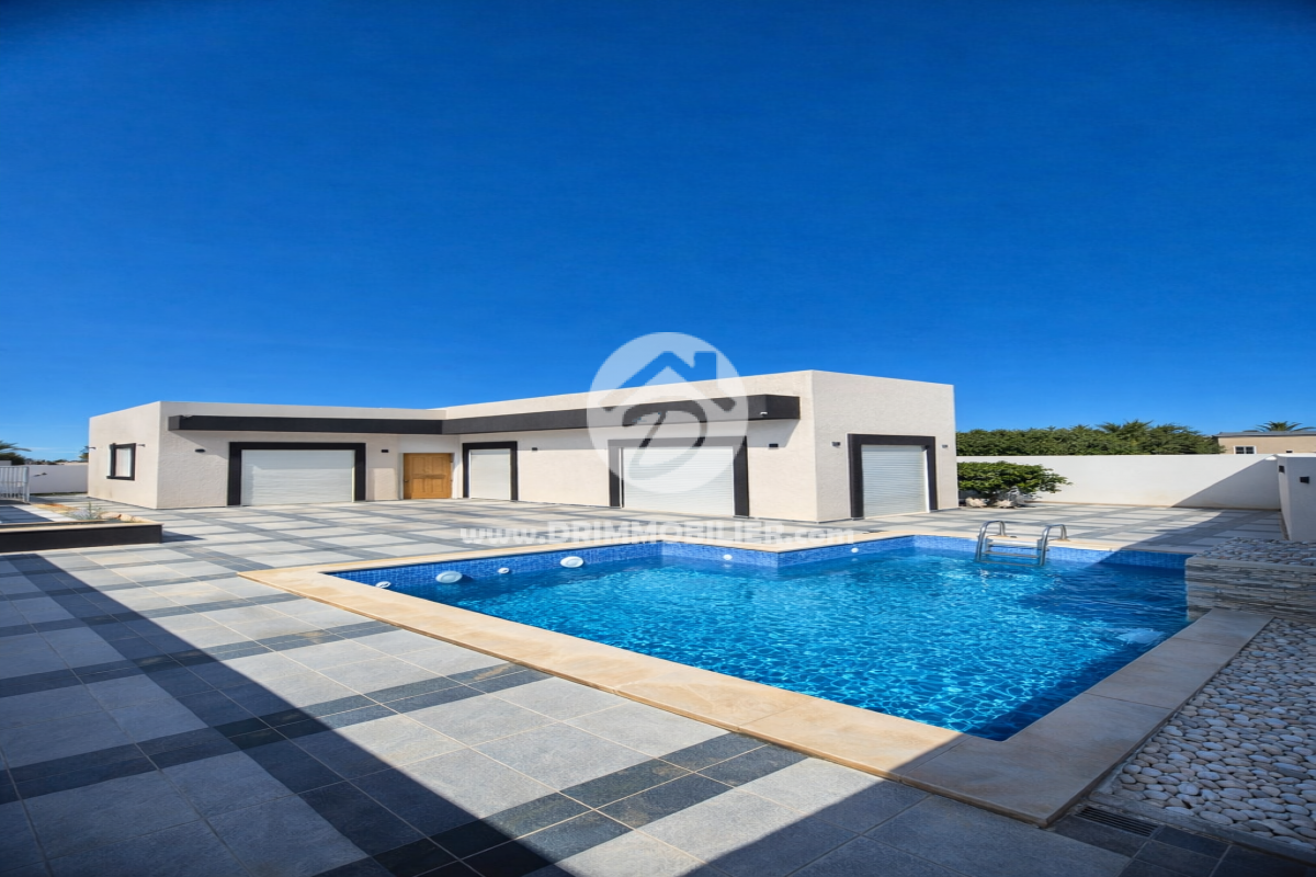 V744 -                            Vente
                           Villa avec piscine Djerba