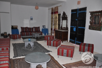 L169 -                            بيع
                           Villa avec piscine Djerba