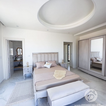 L174 -                            بيع
                           Villa avec piscine Djerba