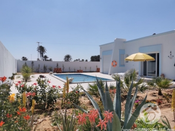 L323 -                            بيع
                           Villa avec piscine Djerba