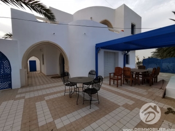 L325 -                            بيع
                           Villa avec piscine Djerba