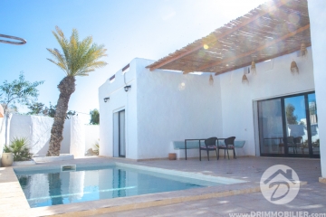  L367 -  بيع  فيلا مع حمام سباحة جربة