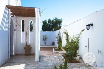 L367 -                            بيع
                           Villa avec piscine Djerba