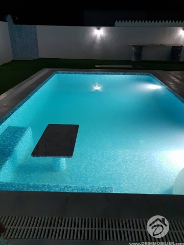 V267 -                            Vente
                           Villa avec piscine Djerba