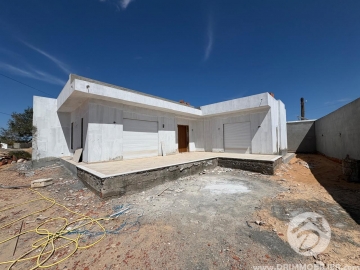 V713 -                            Vente
                           Villa avec piscine Djerba