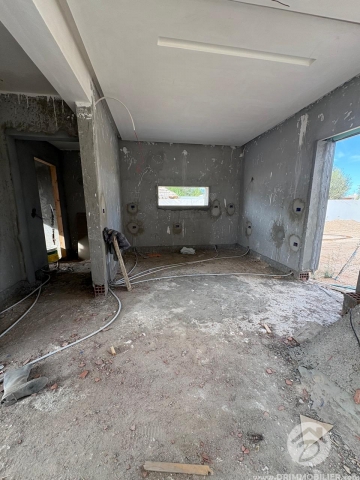 V715 -                            Vente
                           Villa avec piscine Djerba