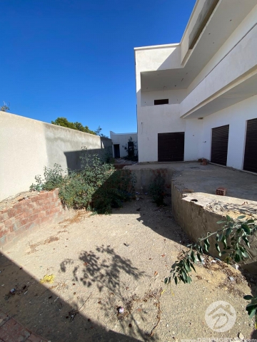 V721 -                            Vente
                           Villa avec piscine Djerba