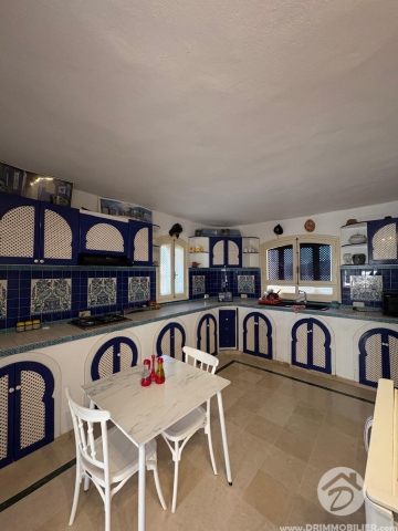 V759 -                            Vente
                           Villa avec piscine Djerba
